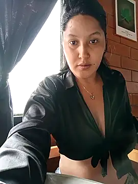 SamaraJay1 online show from December 21, 2025, 5:14 pm