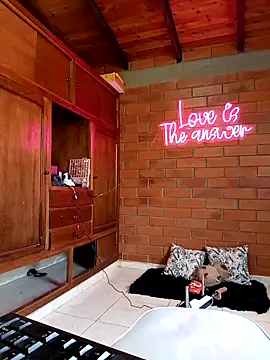 SamaraJay1 online show from March 18, 2025, 3:33 pm