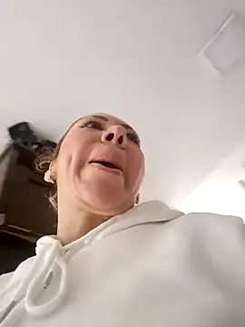 coral smitth online show from October 3, 2025, 7:04 pm