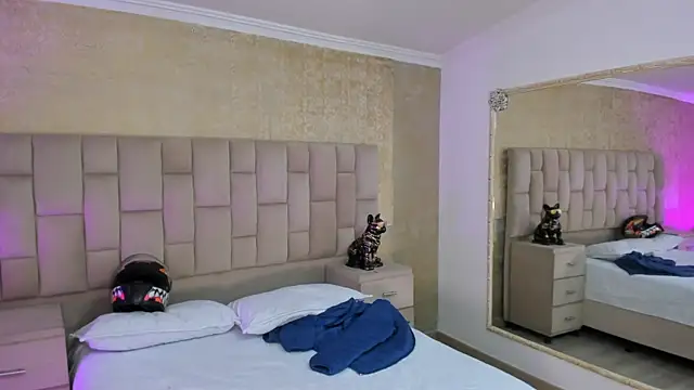 EmmaTorres  online show from March 22, 2025, 9:42 pm