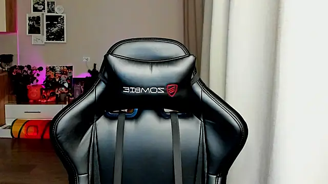 Sm0ly online show from October 29, 2025, 1:48 am