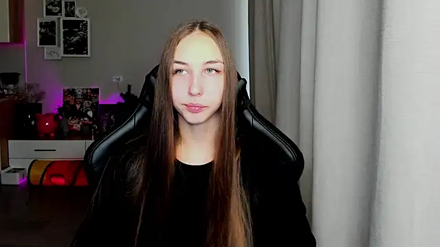 Sm0ly online show from September 25, 2025, 1:44 am