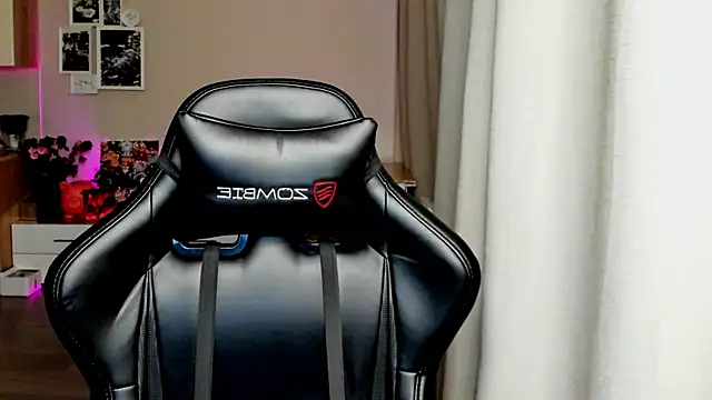 Sm0ly online show from October 21, 2025, 1:49 am