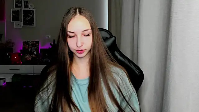 Sm0ly online show from September 13, 2025, 3:28 am