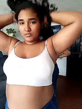 samanthaeliott22 online show from March 21, 2025, 9:23 pm