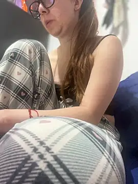 Snapshot of Cloew_Marz chatting on February 15, 2026, 6:18 pm Cloew Marz online show from February 15, 2026, 6:18 pm