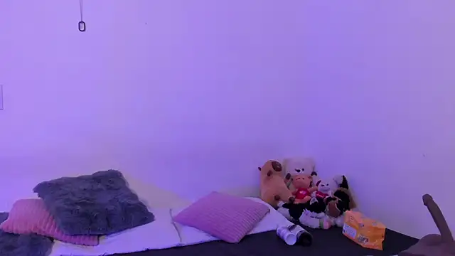 crystalvazquez online show from October 30, 2025, 11:41 am