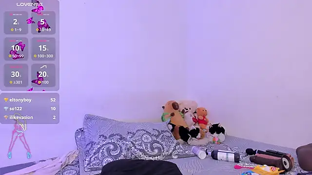 crystalvazquez online show from September 22, 2025, 3:29 pm