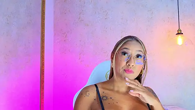 AlessiaLondon online show from November 14, 2025, 2:48 am