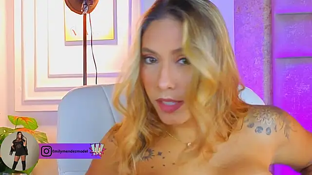 Snapshot of AlessiaLondon chatting on May 9, 2026, 8:18 am AlessiaLondon online show from May 9, 2026, 8:18 am