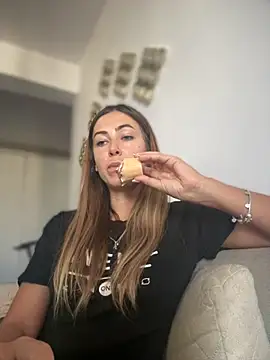 RaquelleDevon online show from September 15, 2025, 12:49 pm