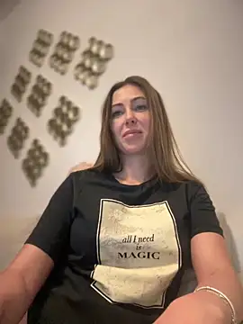 RaquelleDevon online show from October 2, 2025, 5:05 pm