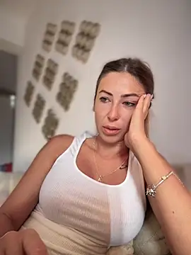 RaquelleDevon online show from September 9, 2025, 5:28 am