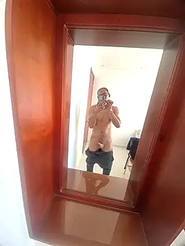 Snapshot of Juan2323hot chatting on September 25, 2025, 3:18 pm Juan2323hot online show from September 25, 2025, 3:18 pm