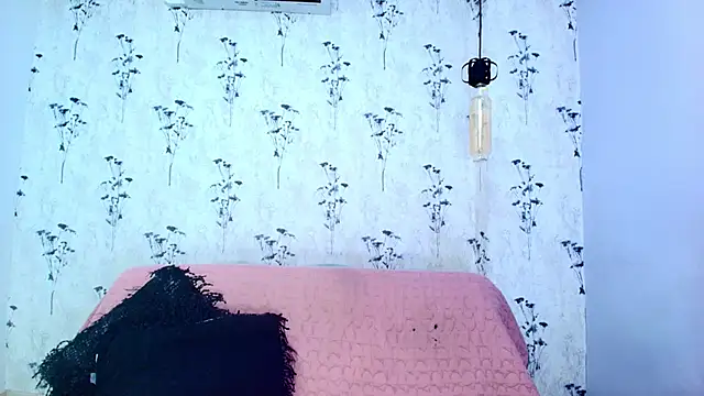 Mia candy 0 online show from September 18, 2025, 12:08 pm