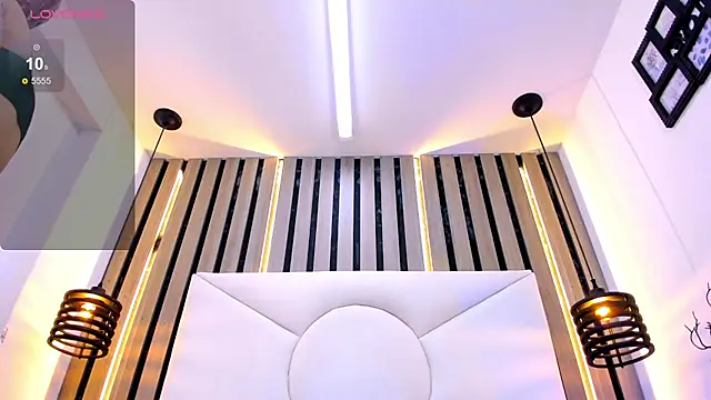 Cutie Shy  online show from January 9, 2026, 7:32 pm