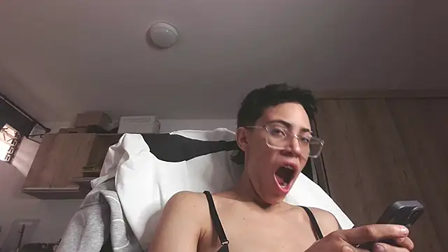 Cutie Shy  online show from April 28, 2026, 12:53 pm