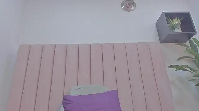 camila  herrera online show from March 19, 2025, 12:34 pm