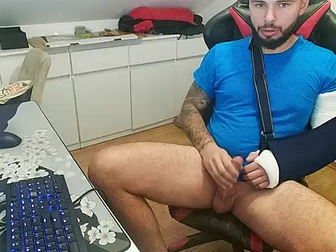 Snapshot of prezydentcam chatting on October 8, 2025, 8:16 am prezydentcam online show from October 8, 2025, 8:16 am