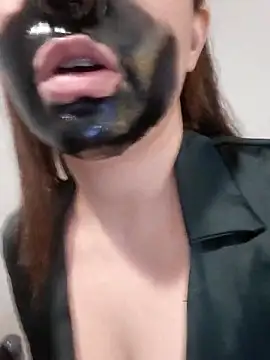 lolitalamasbonita01 online show from September 12, 2025, 1:06 am