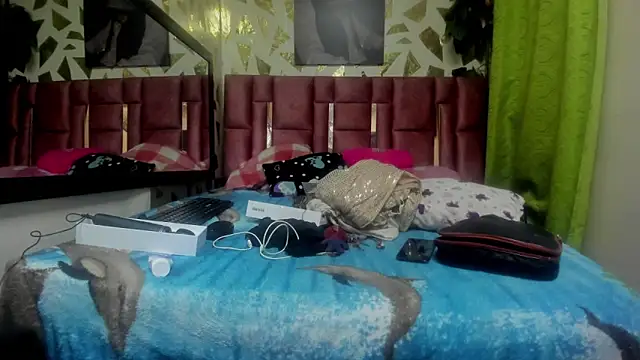 Kazsandraa online show from November 8, 2025, 3:43 am