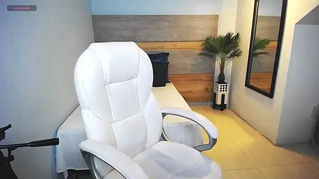 liseth fox online show from February 5, 2025, 1:26 am