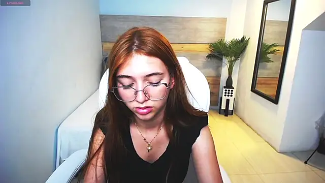 liseth fox online show from March 10, 2025, 11:06 pm