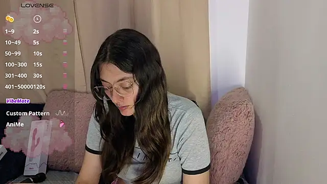 lessliee22  online show from May 2, 2026, 7:35 am