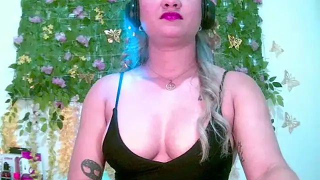 Crysrus online show from May 4, 2026, 7:06 pm