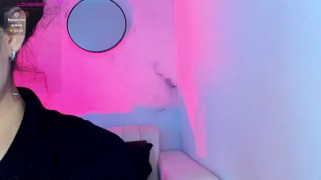 lara madisson online show from November 13, 2025, 6:39 am