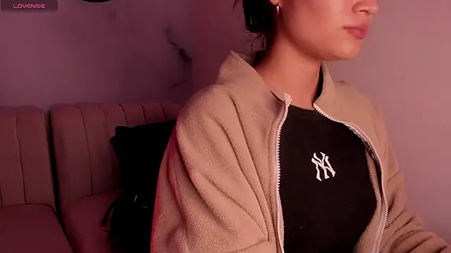 lara madisson online show from January 16, 2026, 4:16 am