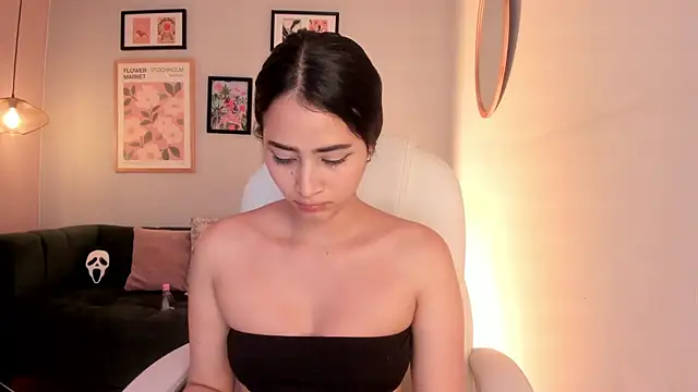 lara madisson online show from May 25, 2026, 6:56 am