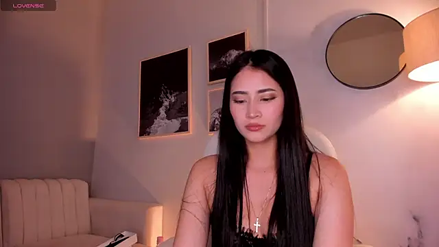 lara madisson online show from June 4, 2026, 5:01 am