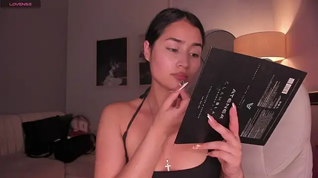 lara madisson online show from July 19, 2026, 7:17 am