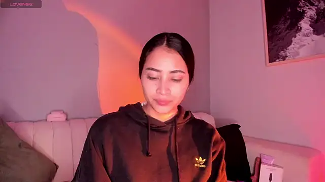 lara madisson online show from May 3, 2026, 5:34 am
