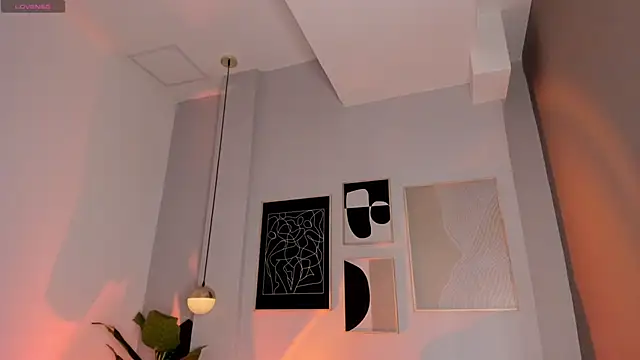 lara madisson online show from June 6, 2026, 5:56 am