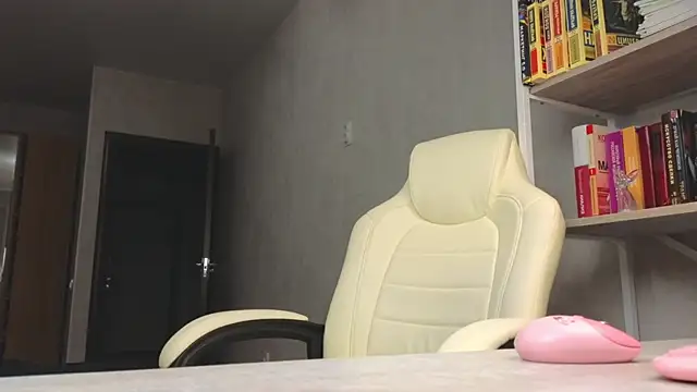 Marietta Castro online show from November 22, 2025, 2:27 pm