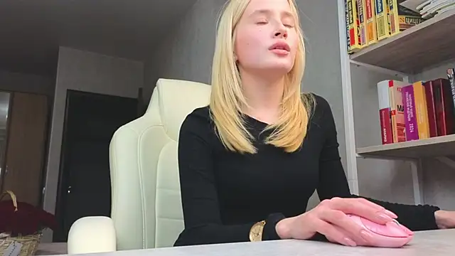 Marietta Castro online show from November 6, 2025, 2:21 pm