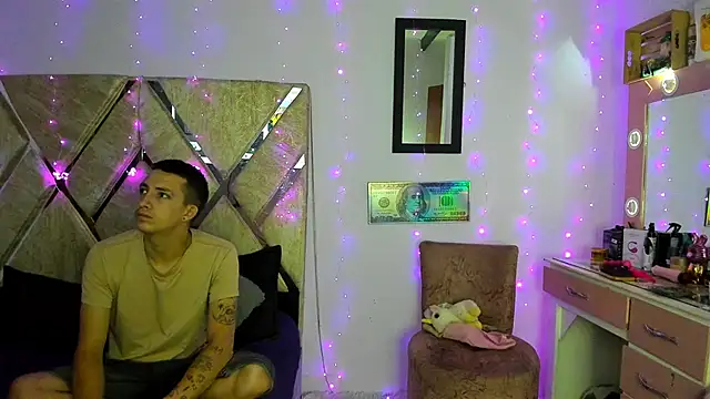 parejacaliente20154 online show from December 1, 2025, 8:59 am