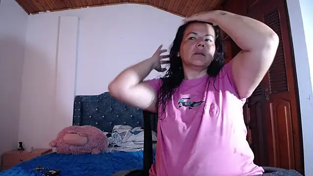 sofiamature01 online show from September 29, 2025, 9:20 pm