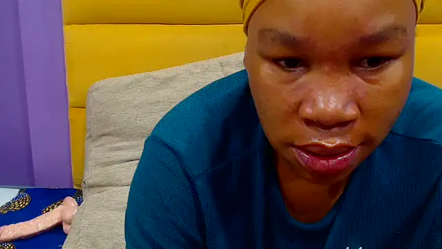 YELLOWBUSTYMELLONS online show from October 26, 2025, 7:58 pm