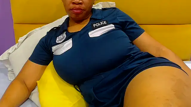 YELLOWBUSTYMELLONS online show from September 26, 2025, 5:58 am