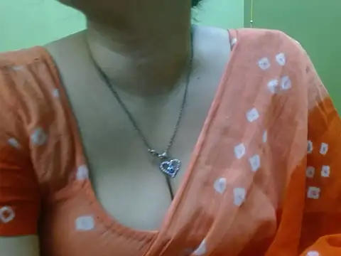 LOVERIAKOL online show from May 9, 2026, 6:33 pm