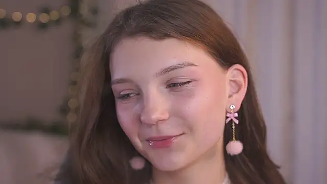 CindyGarrison online show from September 19, 2025, 2:04 am