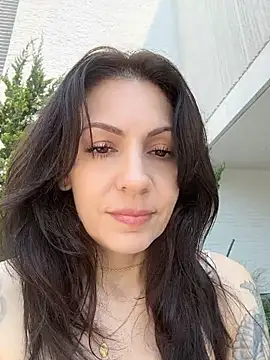 Snapshot of BeautifulMesss chatting on July 1, 2026, 3:34 pm BeautifulMesss online show from July 1, 2026, 3:34 pm
