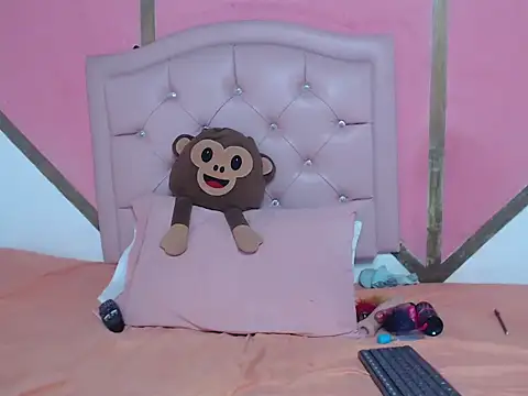 Madeline Woods online show from October 13, 2025, 2:51 pm