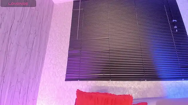 LaiilyBell12 online show from November 14, 2025, 12:53 pm