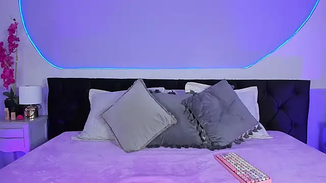 Julieta Cortes   online show from September 9, 2025, 11:52 am