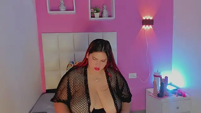 Alanna hot3 online show from June 3, 2026, 7:40 pm