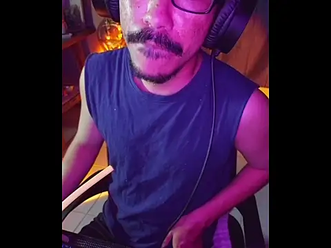 cloudyth1994 online show from June 14, 2026, 5:47 pm